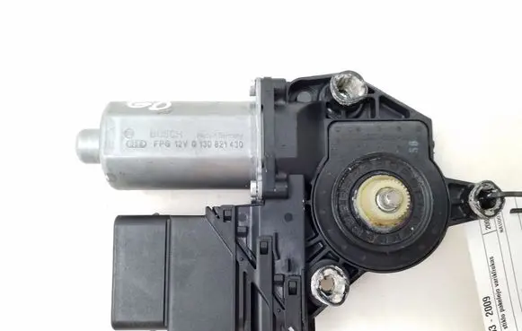 Volkswagen Golf V Rear door window regulator motor 5M0839402B