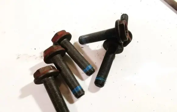 Volkswagen PASSAT B5 Nuts/bolts 