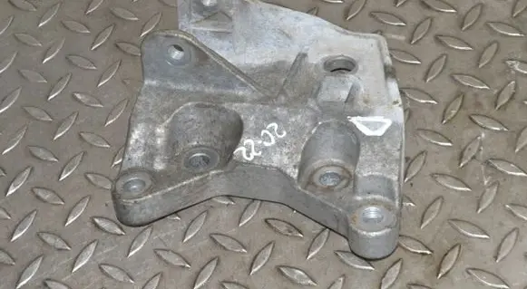 Land Rover Range Rover Evoque L538 Engine mounting bracket GJ326P096AF