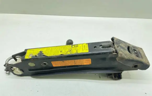 Audi A6 S6 C5 4B Lift Jack 4Z7011031