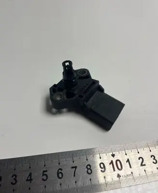Volkswagen Golf V Air pressure sensor 038906051B