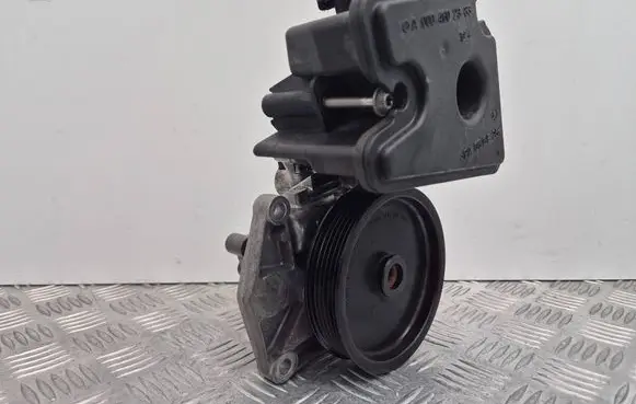 Mercedes-Benz E W212 Power steering pump A0064664501 7695955143