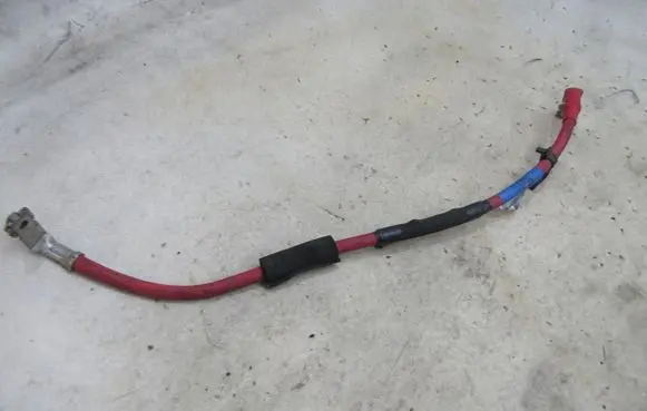 Opel Vivaro Positive cable (battery) 240809677R