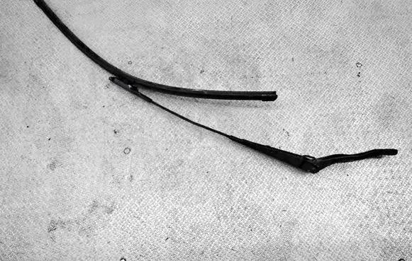 Opel Corsa D Windshield/front glass wiper blade 13182325