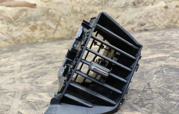 Opel Mokka B Dash center air vent grill 98352543ZD