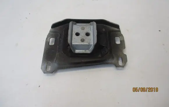Peugeot 308 Gearbox mounting bracket