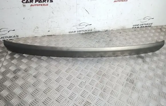 Tailgate/trunk spoiler