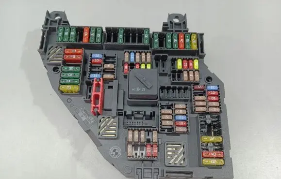 BMW 5 F10 F11 Fuse module 9252813