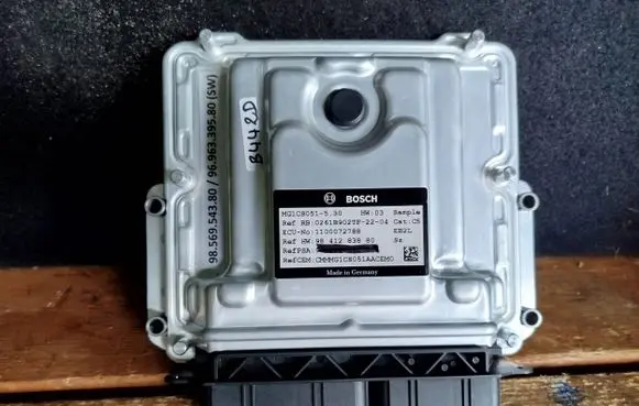 Peugeot 3008 II Engine control unit/module ECU 9841283880