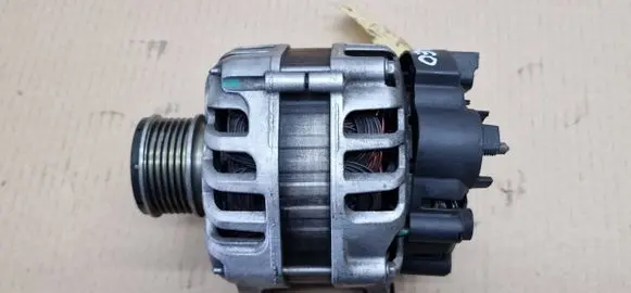 Renault Clio IV Generator/alternator 231008918R