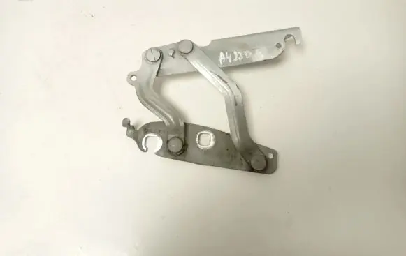 Engine bonnet/hood hinges