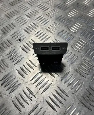 Volkswagen Polo VI USB socket connector 2G0035954