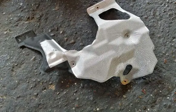 Nissan Juke I F15 Heat shield in engine bay 
