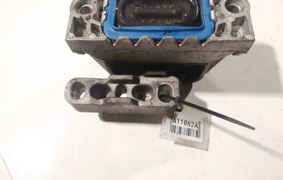 Volkswagen Touran I Engine mount bracket 1K0199262