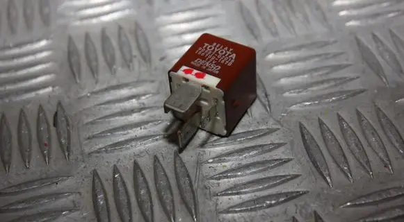 Toyota Land Cruiser (J120) Other relay 9098702016 1567001570