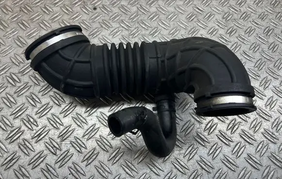 Opel Antara Turbo air intake inlet pipe/hose 20998611