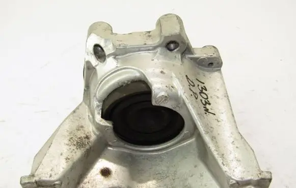 Honda CR-V Engine mount bracket