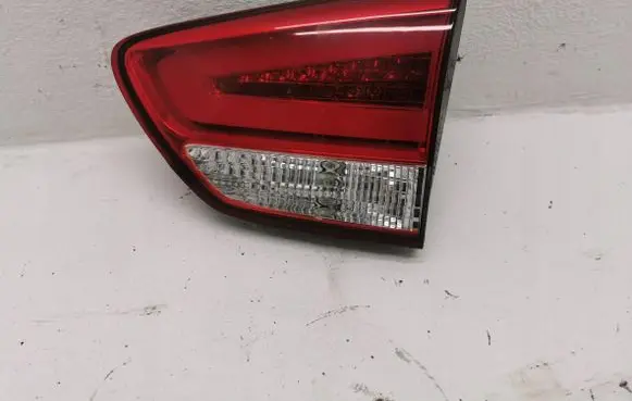 KIA Carens III Tailgate rear/tail lights
