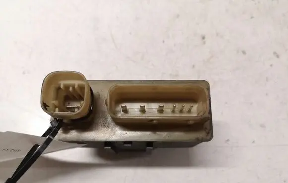 Citroen C5 Glow plug pre-heat relay 9652021180 018010951