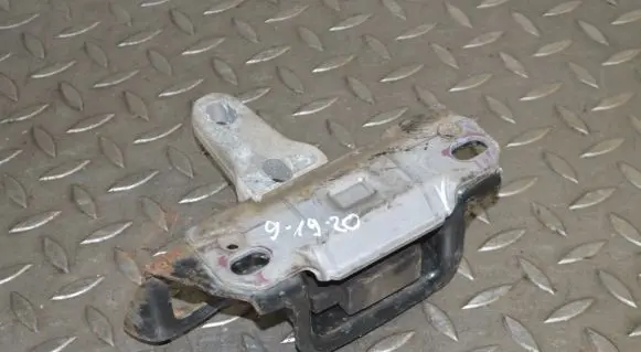 Ford Fiesta Engine mount bracket 8V517M121AE