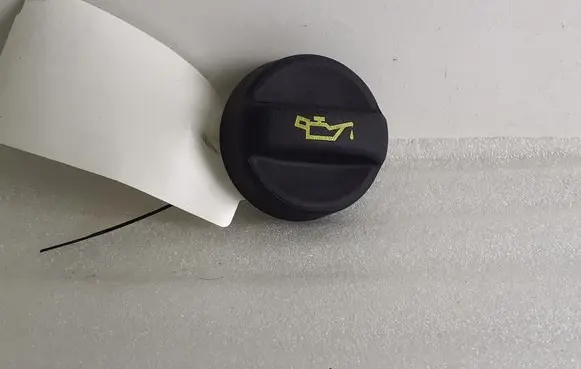 Opel Vivaro Oil filler cap 9674157180