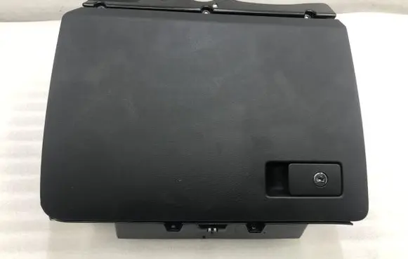 Volkswagen PASSAT B6 Glove box