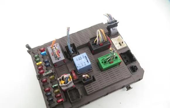 Citroen C8 Central body control module 9646907380
