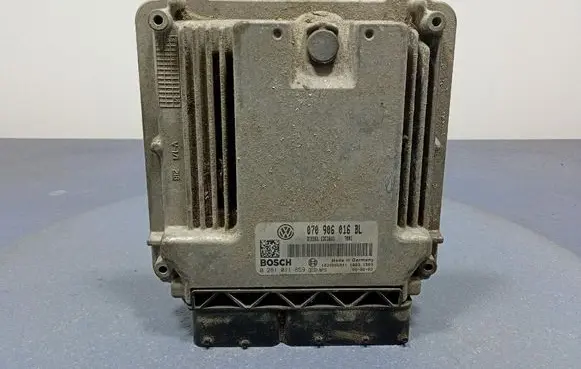 Volkswagen Touareg I Engine control unit/module ECU 070906016BL