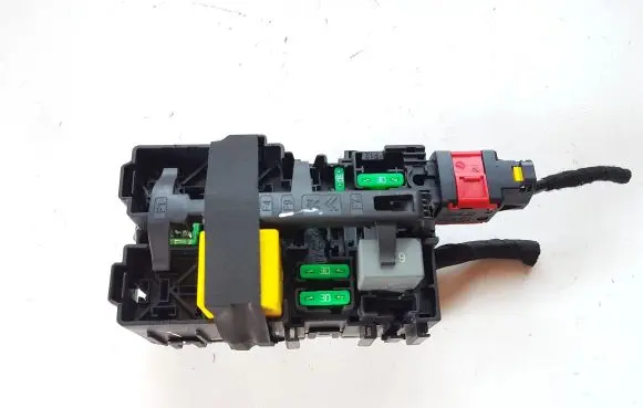 Peugeot 2008 II Fuse module 9675730380 44428001