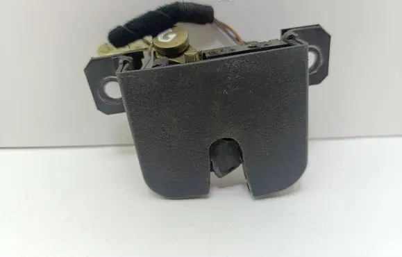 Volkswagen PASSAT B5.5 Tailgate/trunk/boot lock/catch/latch 3B9827505E
