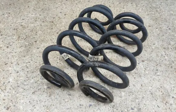 Volvo XC40 Rear coil spring 31658700 C64BA