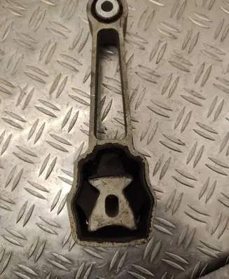 Volvo XC60 Engine mount bracket 30793322