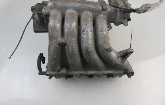 Mitsubishi Space Runner Intake manifold