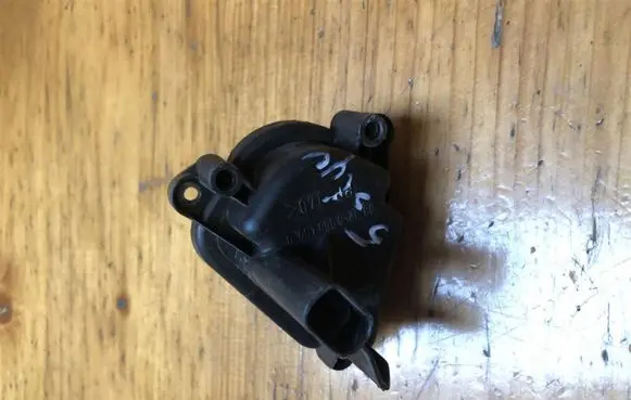 BMW 5 E39 Headlight level adjustment motor 631269084099