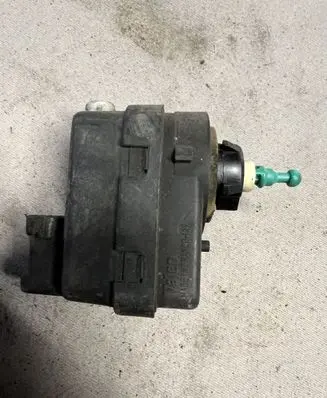 Headlight level adjustment motor