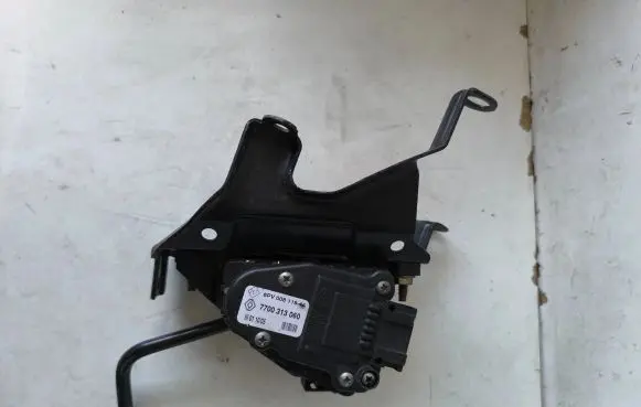 Nissan Primastar Accelerator throttle pedal 7700313060 6PV00811944