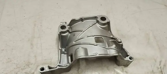 Volvo XC90 Generator/alternator bracket 31480101