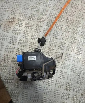 Audi A3 S3 8P Front door lock 25100D6
