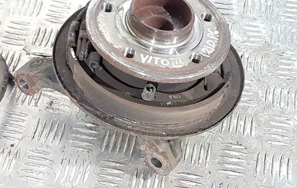 Rear wheel hub