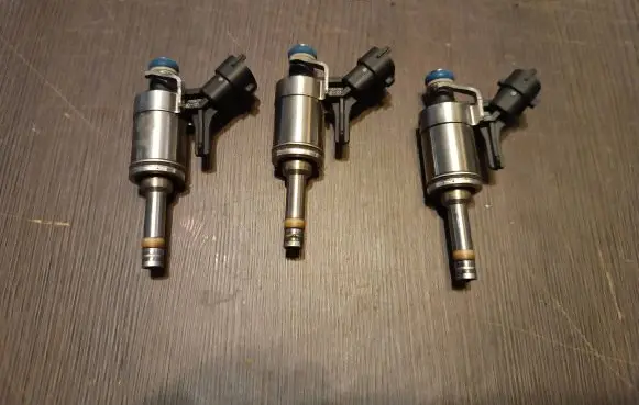 Peugeot 207 Fuel injectors set V7598785 0261500