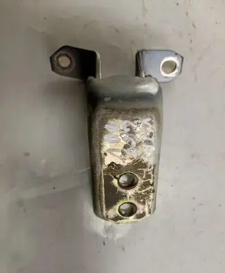 Suzuki Grand Vitara II Front door upper hinge 63JUR