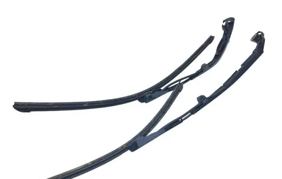 Front wiper blade arm