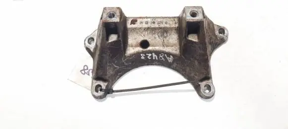 Mercedes-Benz CLS C219 Engine mounting bracket a2112420340