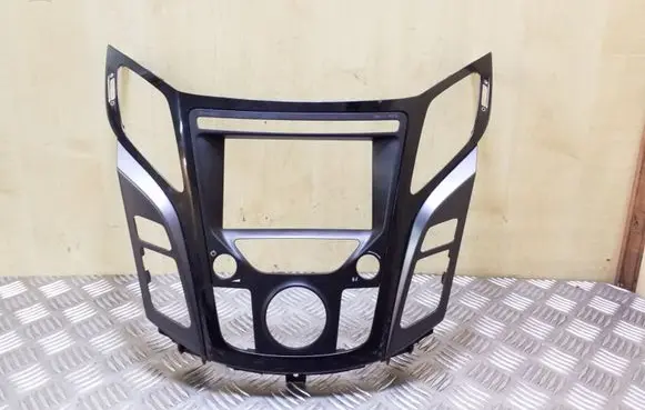 Radio/GPS head unit trim