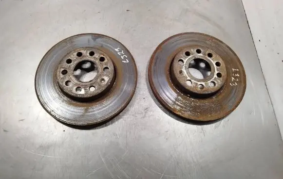 Volkswagen Touran I Front brake disc