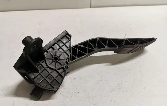 Ford Mustang V Accelerator throttle pedal CR339F836BA