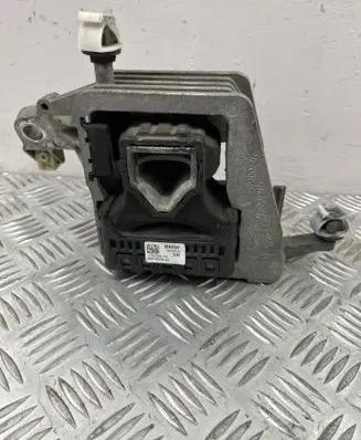 BMW 2 F46 Engine mount bracket 6875628