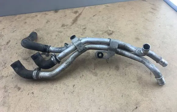 Engine coolant pipe/hose
