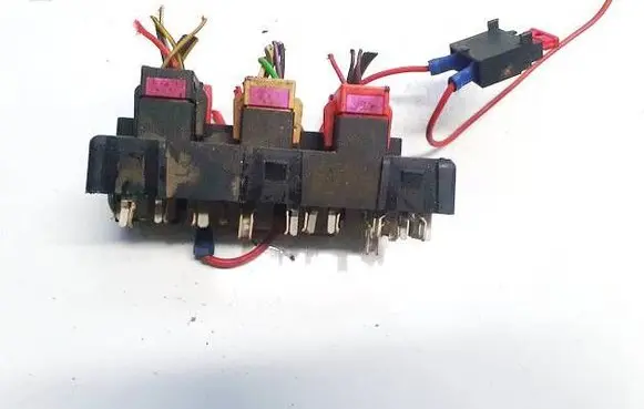 Volkswagen PASSAT B5.5 Fuse box set 8l0941822a 896083000