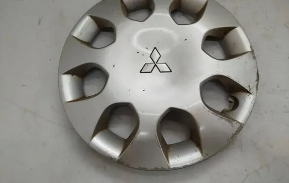 Mitsubishi Colt R15 wheel hub/cap/trim MN125911
